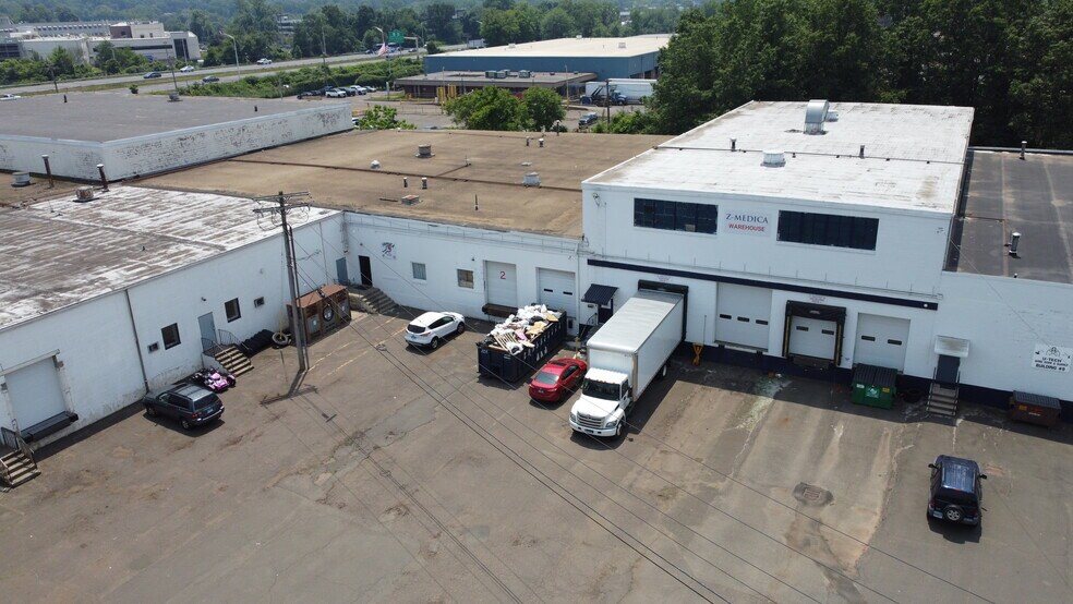 222 Universal Dr, North Haven, CT à louer - Photo de l’immeuble – Image 2 sur 7