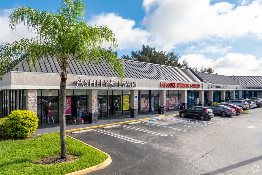 17237-17161 NW 27th Ave, Opa Locka, FL à louer - Photo de l’immeuble – Image 3 sur 20