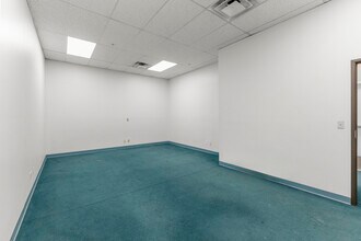 35425 W Michigan Ave, Wayne, MI à louer Photo intérieure– Image 2 sur 12