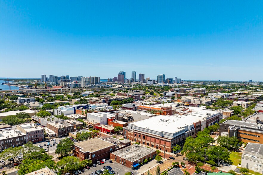 1600 E 8th Ave, Tampa, FL à louer - Aérien – Image 2 sur 30