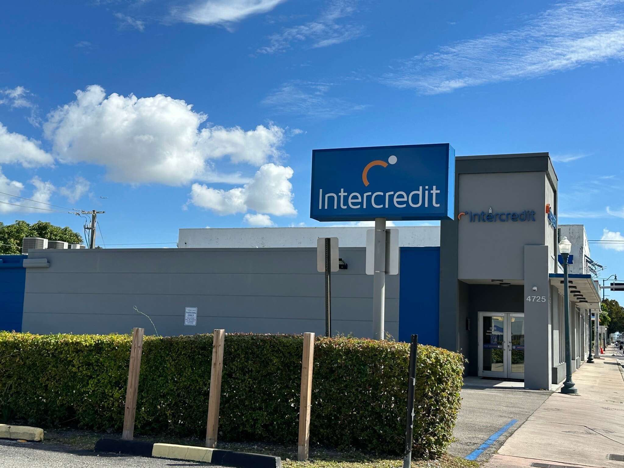 4713-4725 SW 8th St, Miami, FL à louer Photo de l’immeuble– Image 1 sur 5