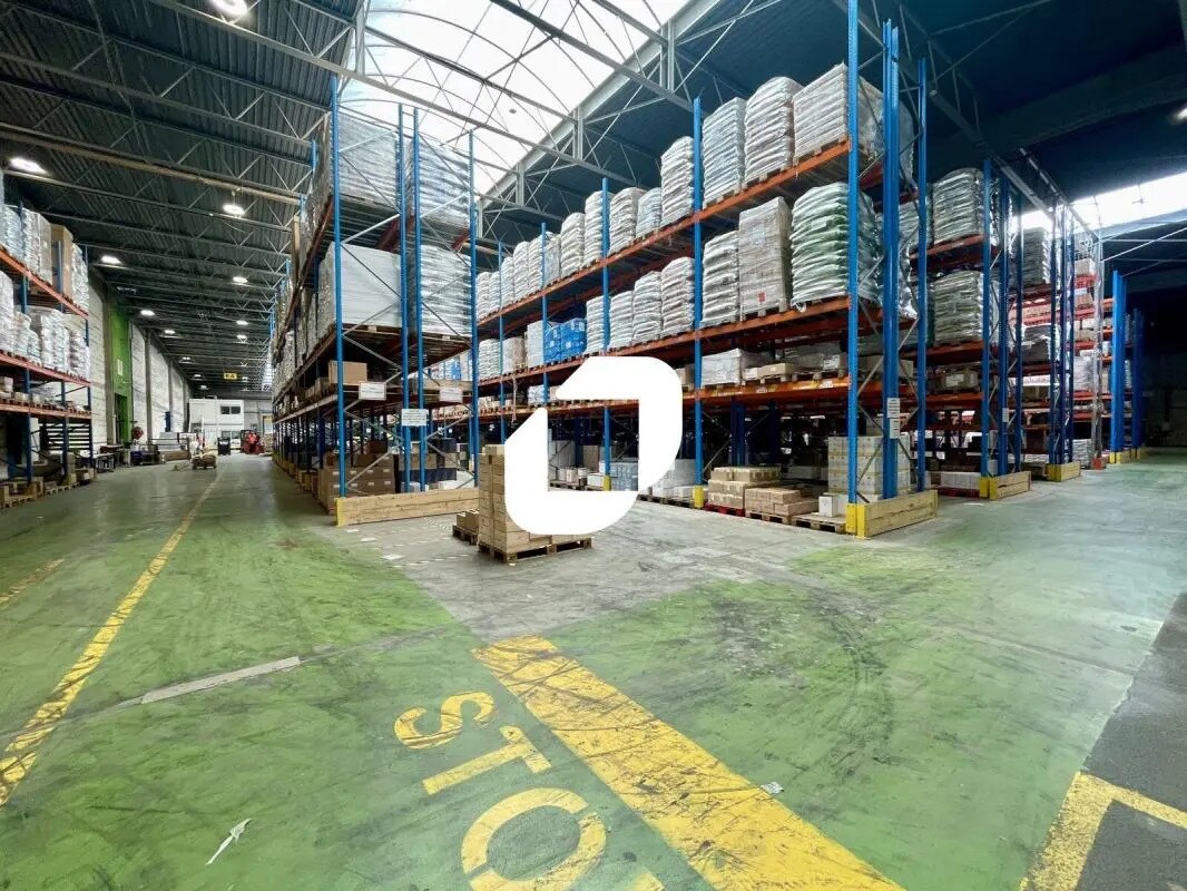 Local d’activités dans Saint-Priest à louer Photo de l’immeuble– Image 1 sur 30