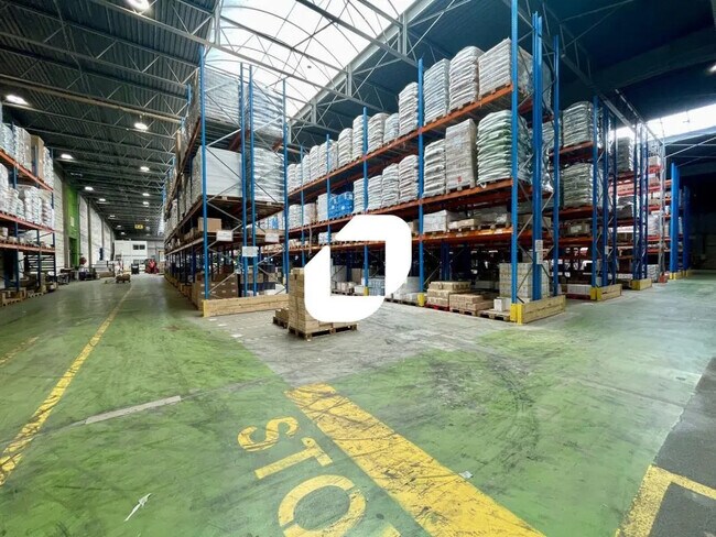 Plus de détails pour Bureau, Local d'activités à louer