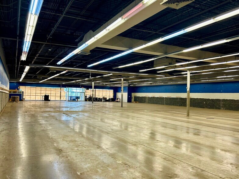 1181 N Greece Rd, Rochester, NY à louer - Photo intérieure – Image 3 sur 13