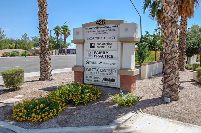 428 S Gilbert Rd, Gilbert, AZ à louer - Photo de l’immeuble – Image 2 sur 14