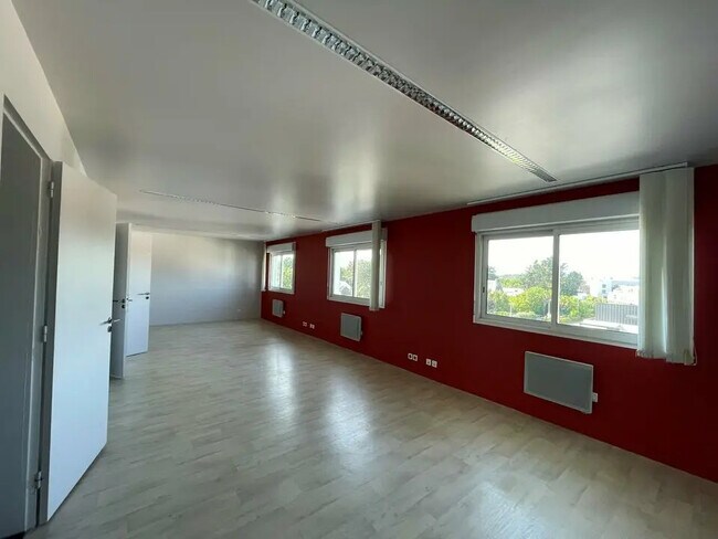 Plus de détails pour 2 Avenue Du Président Édouard Herriot, Vannes - Bureau à louer