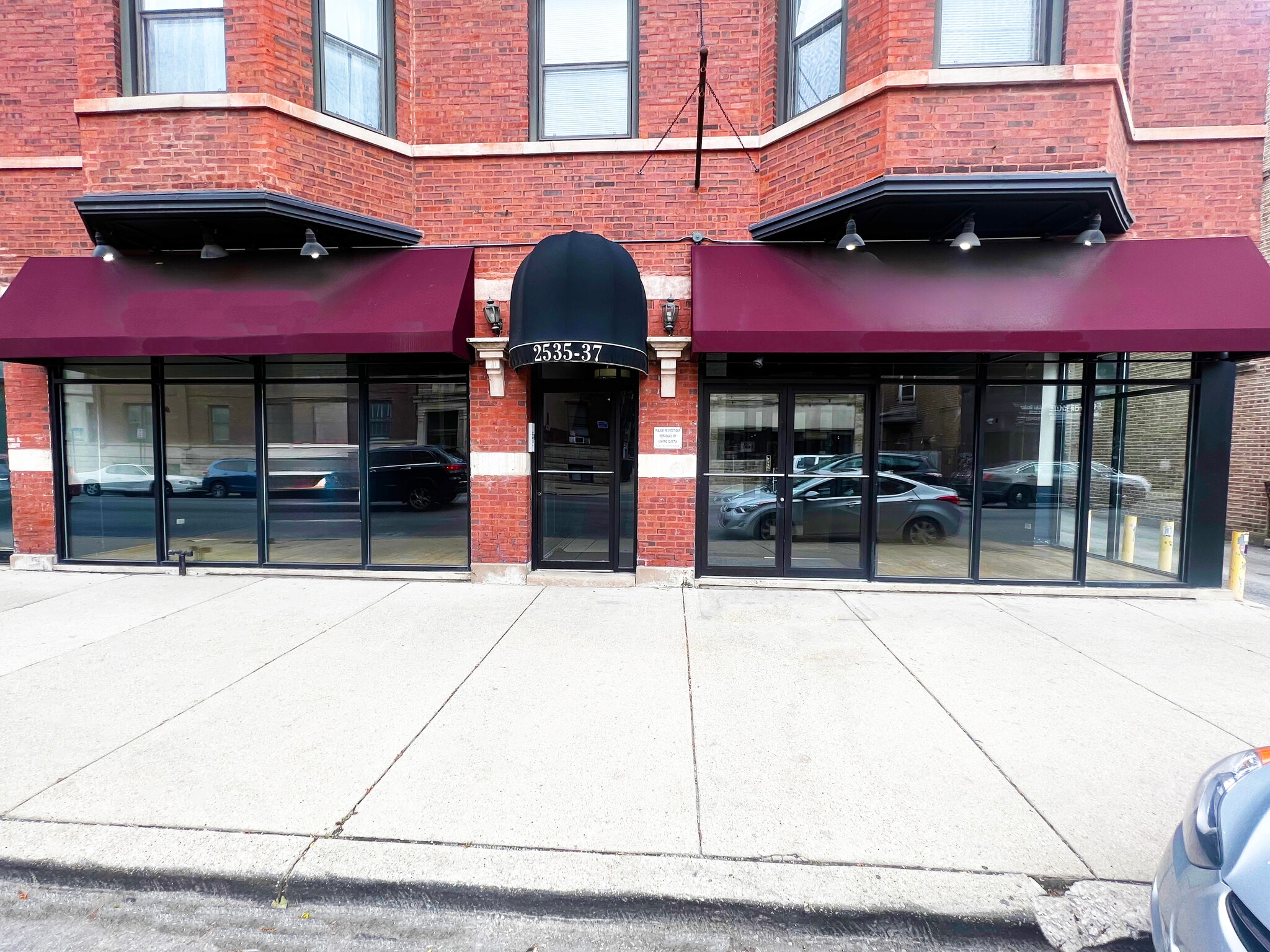 2535-2543 N California Ave, Chicago, IL à louer Photo de l’immeuble– Image 1 sur 2