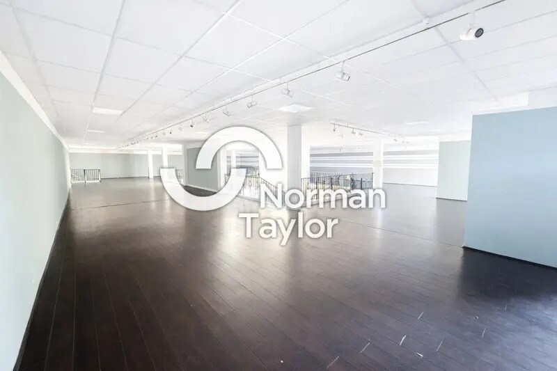 Bureau dans à vendre - Photo de l’immeuble – Image 1 sur 2