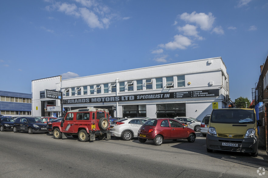 Braintree Rd, Ruislip à louer - Photo de l’immeuble – Image 3 sur 17