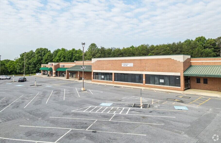2725 Northwest Blvd, Newton, NC à louer - Photo principale – Image 1 sur 7