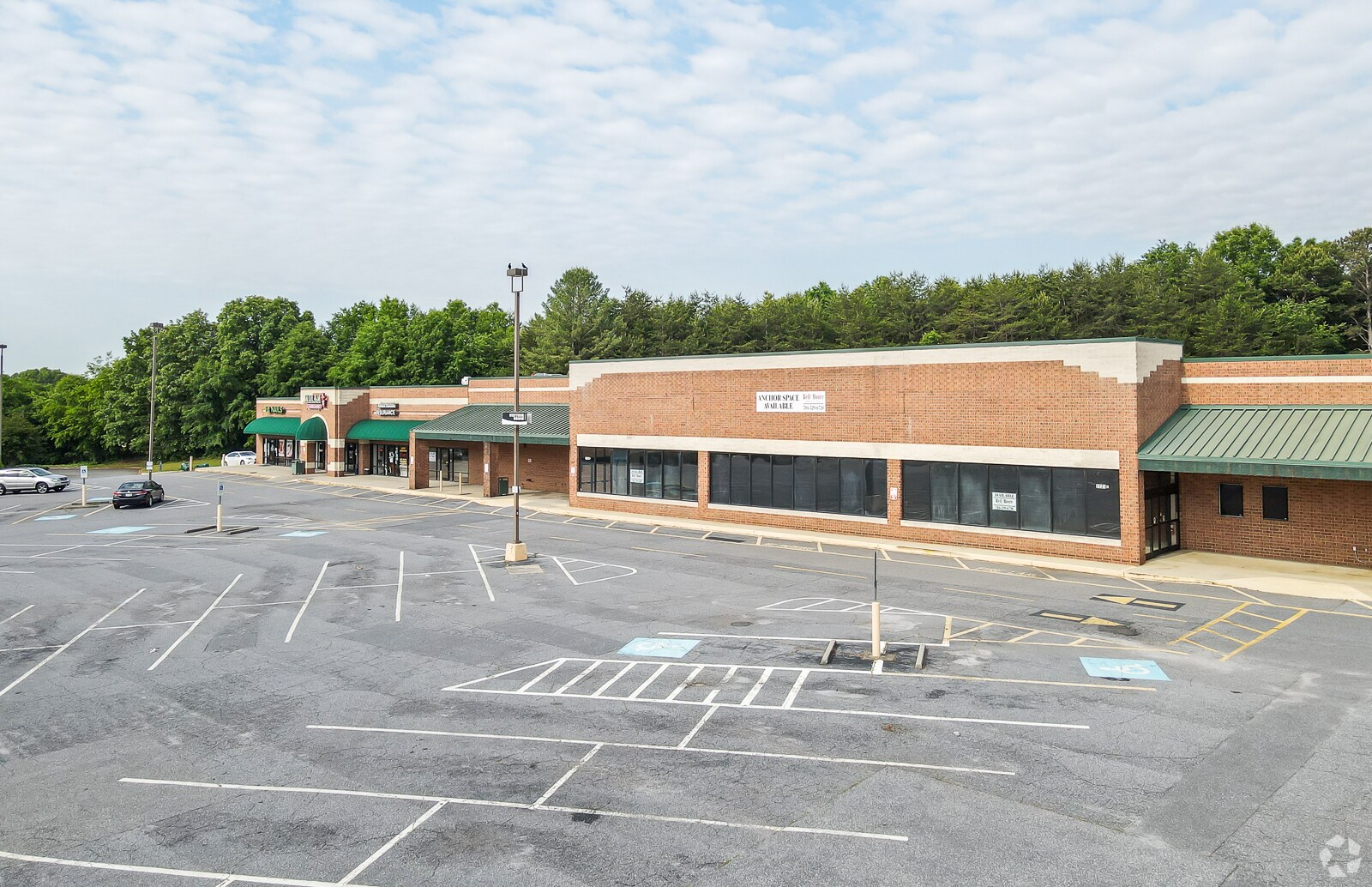 2725 Northwest Blvd, Newton, NC à louer Photo principale– Image 1 sur 8