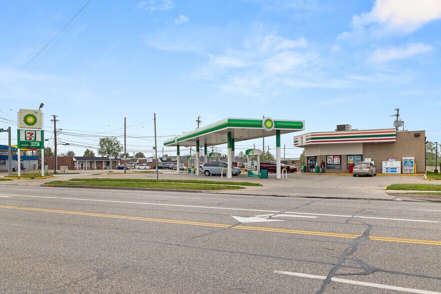 11690 Snow Rd, Cleveland, OH à vendre - Photo de l’immeuble – Image 1 sur 7
