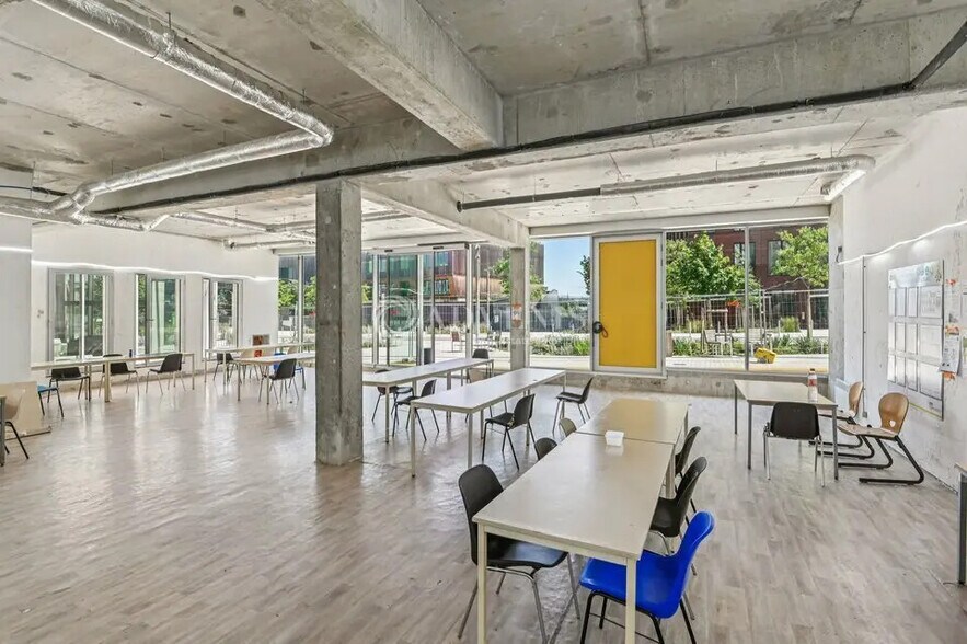 54 Quai De Seine, Saint-Ouen-sur-Seine à louer - Photo de l’immeuble – Image 3 sur 5