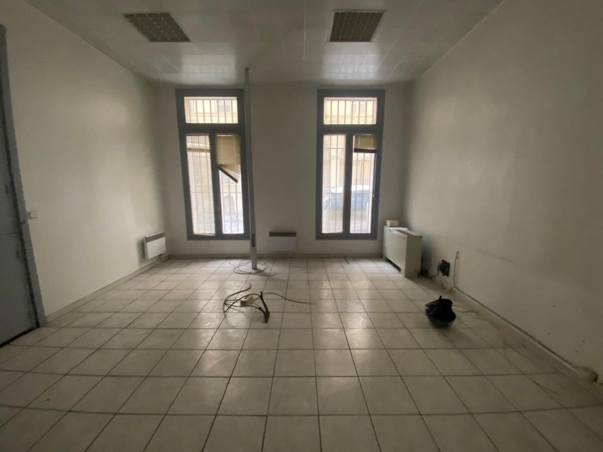 Rue Edouard Delanglade, Marseille, BDR 13006 -  -  - Photo intérieure - Image 1 of 4