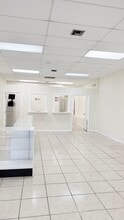 251-399 S State Road 7, Margate, FL à louer Photo intérieure– Image 1 sur 9
