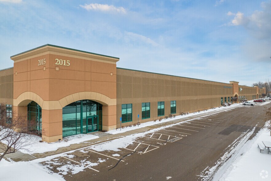 2015 Silver Bell Rd, Eagan, MN à louer - Photo de l’immeuble – Image 2 sur 18
