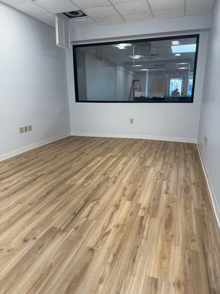 323 Warren Ave, East Providence, RI à louer - Photo de l’immeuble – Image 2 sur 8