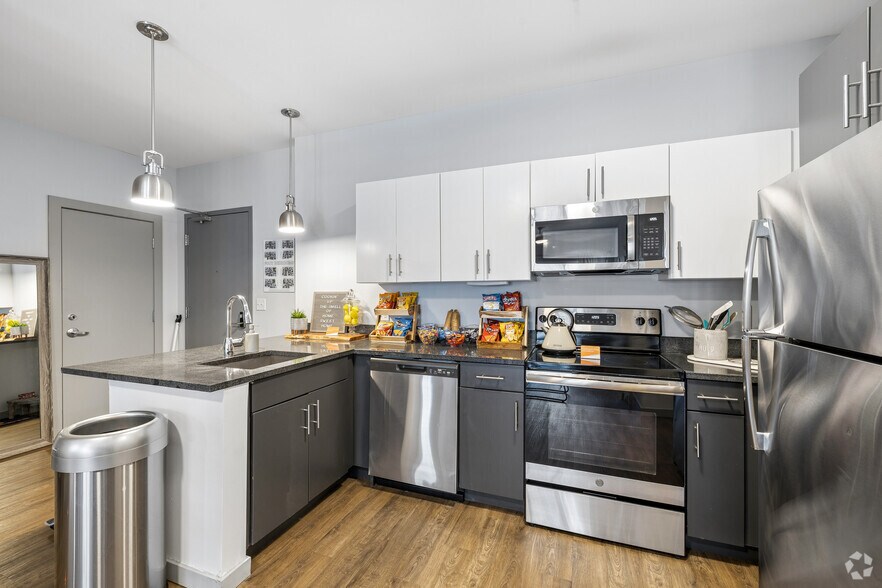 919 E Genesee St, Syracuse, NY à louer - Photo intérieure – Image 3 sur 35