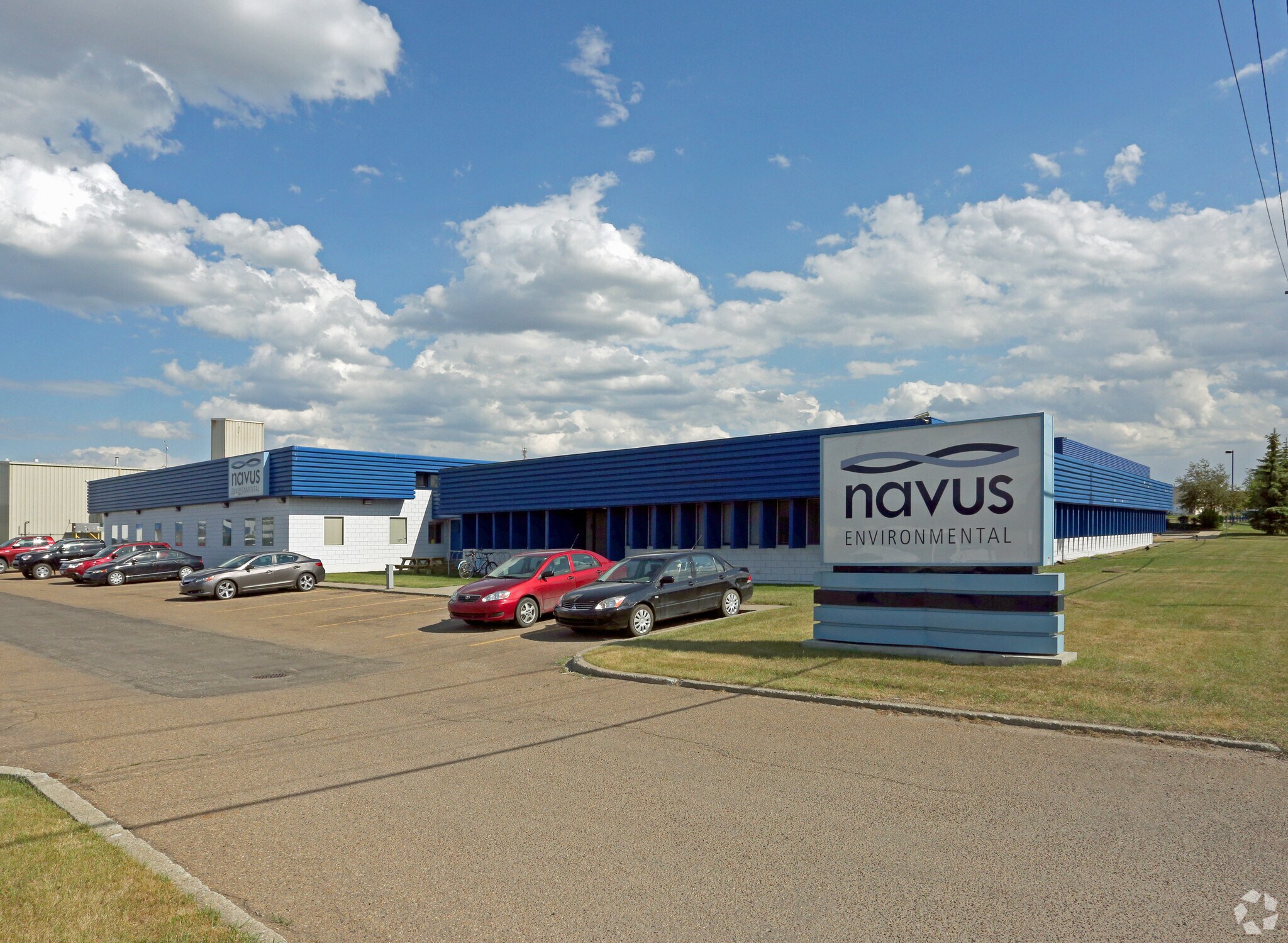 8525 Davies Rd NW, Edmonton, AB à vendre Photo de l’immeuble– Image 1 sur 4