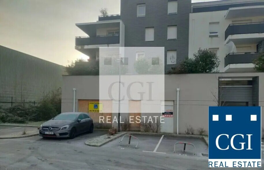 Local d’activités dans Meylan à louer - Photo de l’immeuble – Image 2 sur 12