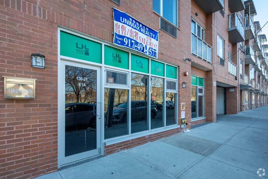 136-21 Latimer Pl, Flushing, NY à vendre - Photo de l’immeuble – Image 3 sur 8