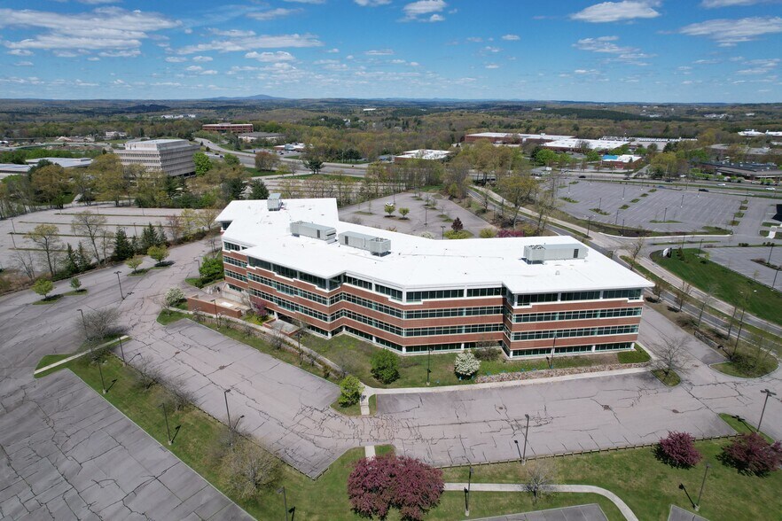 900 W Park Dr, Westborough, MA à louer - Photo de l’immeuble – Image 2 sur 5