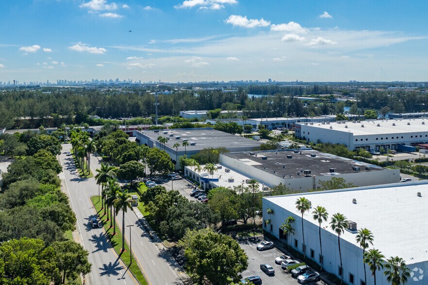 9700 NW 17th St, Miami, FL à louer - Aérien – Image 3 sur 3