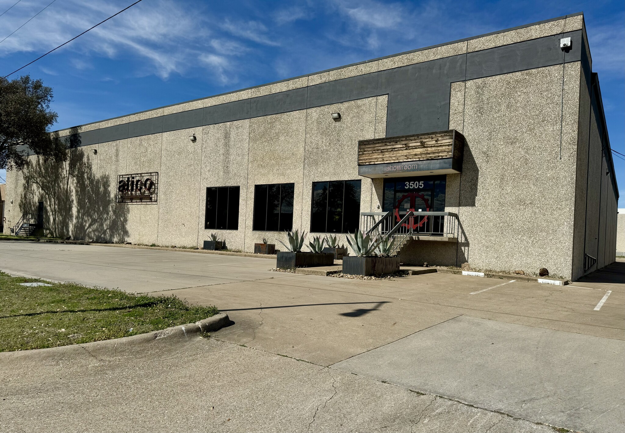 3505 Garden Brook Dr, Farmers Branch, TX à louer Photo de l’immeuble– Image 1 sur 10