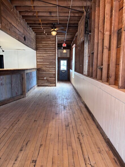 73 W State Rd, Newaygo, MI à louer - Photo intérieure – Image 3 sur 6