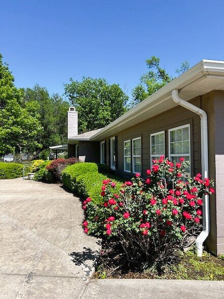 6510 E 24th St, Tulsa, OK à vendre - Photo de l’immeuble – Image 2 sur 30