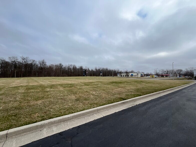 5807 W Creek Blvd, Fort Wayne, IN à vendre - Photo de l’immeuble – Image 3 sur 7