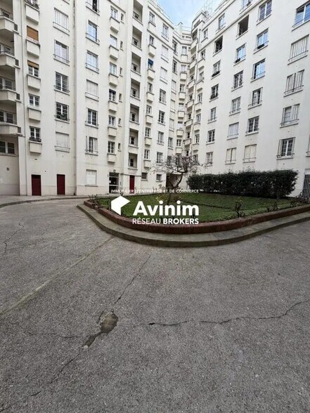 Bureau dans Paris à louer - Photo de l’immeuble – Image 2 sur 7