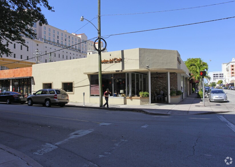 100-104 Giralda Ave, Coral Gables, FL à louer - Photo de l’immeuble – Image 3 sur 8