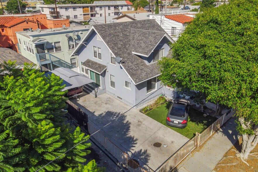 717 E 8th St, Long Beach, CA à vendre - Photo de l’immeuble – Image 1 sur 15