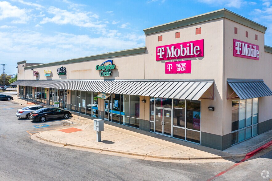 8111 Mainland Rd, San Antonio, TX à louer - Photo de l’immeuble – Image 1 sur 19