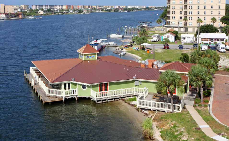 203 Brooks St SE, Fort Walton Beach, FL à vendre - Photo de l’immeuble – Image 2 sur 2