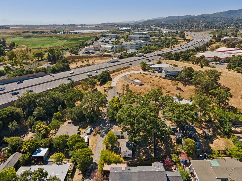 4 Harkle Rd, Novato, CA à vendre - Photo de l’immeuble – Image 3 sur 18