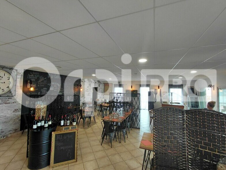 Local commercial dans Saint-Hilaire-de-Chaléons à vendre - Photo intérieure – Image 1 sur 4