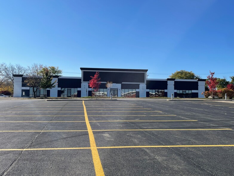 1550 W 75th St, Downers Grove, IL à louer - Photo de l’immeuble – Image 2 sur 9