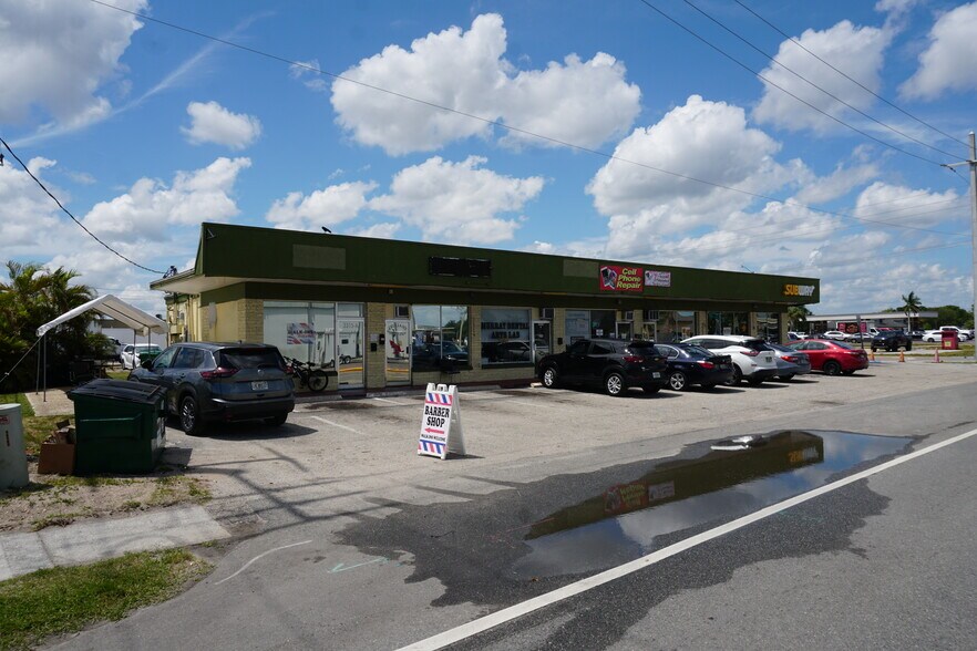 3315 Harbor Blvd, Port Charlotte, FL à vendre - Photo de l’immeuble – Image 3 sur 6