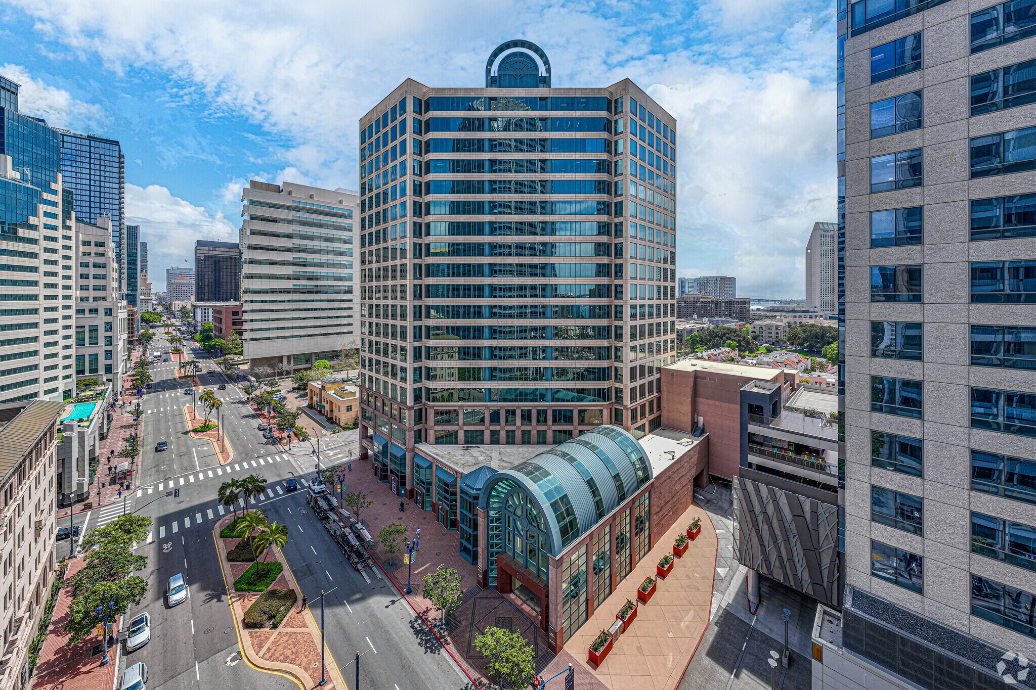 501 W Broadway, San Diego, CA à louer Photo principale– Image 1 sur 29