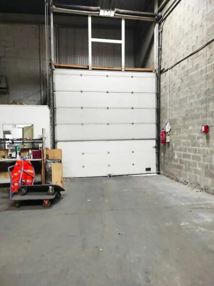 Industriel/Logistique dans Vitrolles à louer - Photo intérieure – Image 2 sur 3