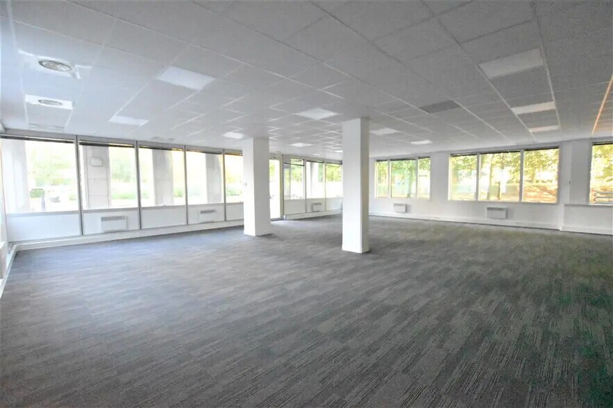 Bureau dans Villepinte à vendre - Photo de l’immeuble – Image 1 sur 7