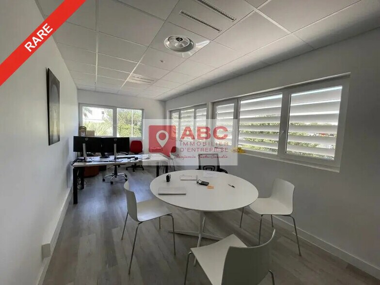 Local d’activités dans Saint-Jean-de-Védas à louer - Photo de l’immeuble – Image 3 sur 4