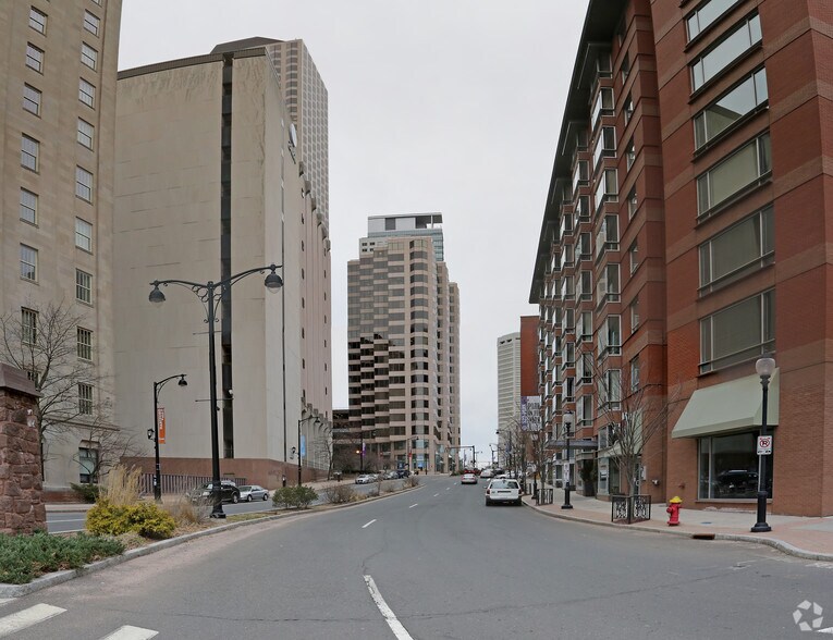 36 Trumbull St, Hartford, CT à vendre - Photo de l’immeuble – Image 2 sur 6