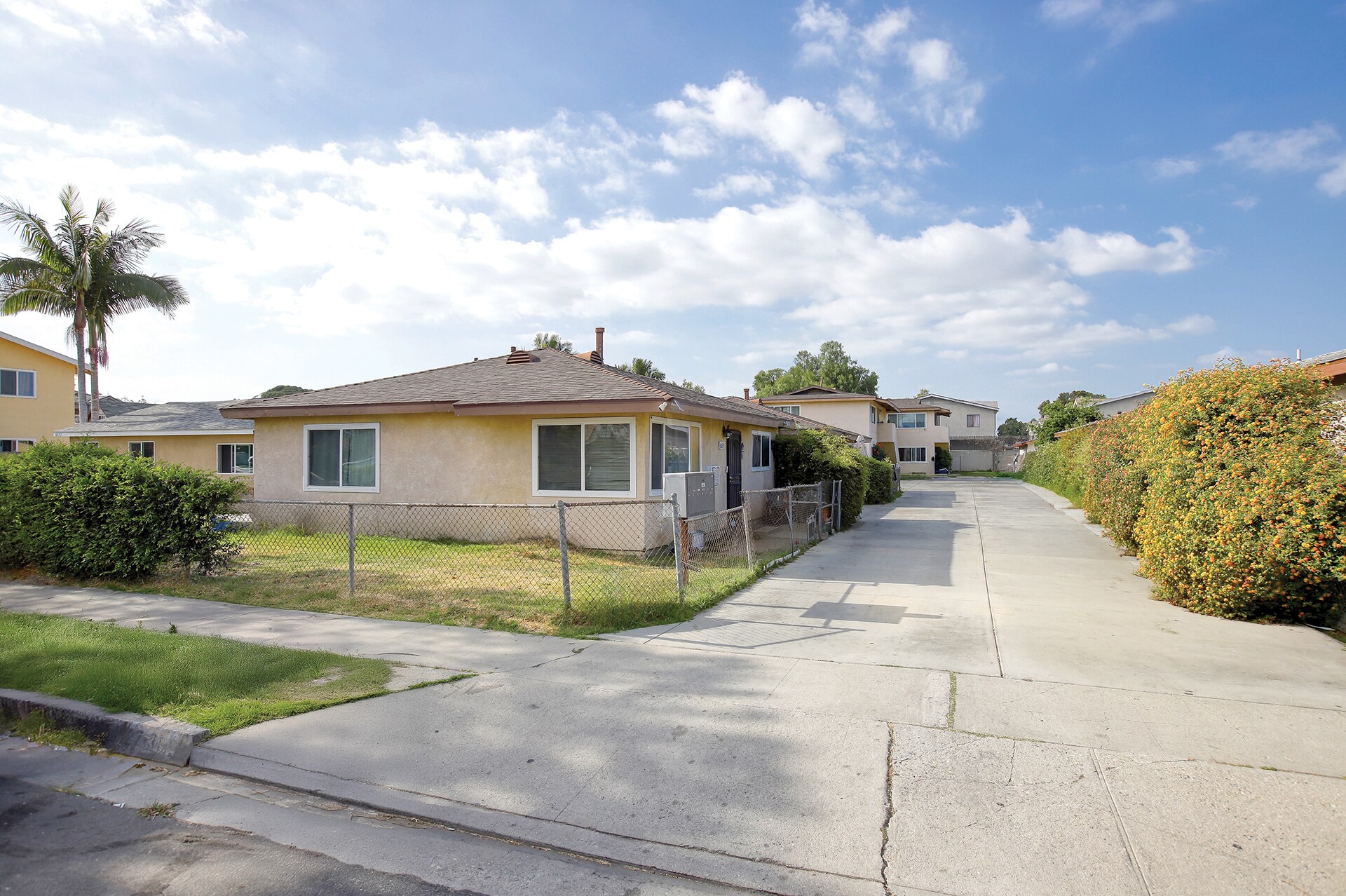 6029 Live Oak St, Bell Gardens, CA à vendre Photo de l’immeuble– Image 1 sur 7