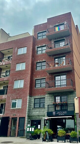 Plus de détails pour 3710 31st Ave, Astoria, NY - Logement à vendre
