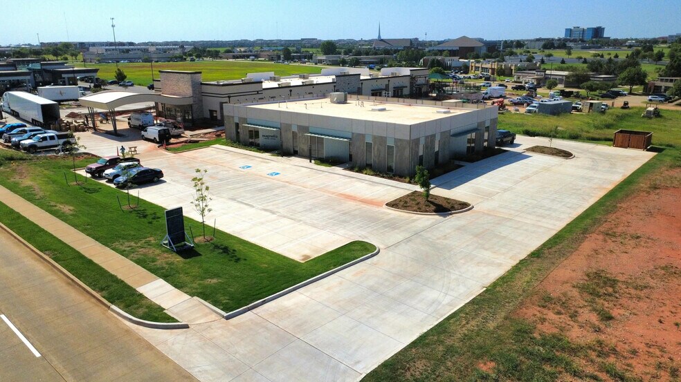 3108 NW 150th St, Oklahoma City, OK à louer - Photo de l’immeuble – Image 2 sur 5