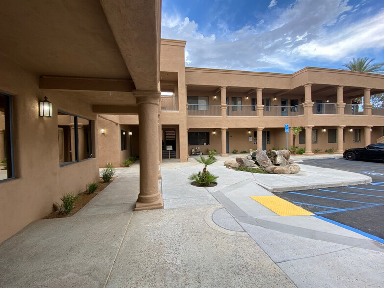 74361 Highway 111, Palm Desert, CA à louer - Photo de l’immeuble – Image 2 sur 7