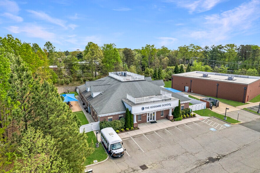 12405 Cape Cod Ct, Lake Ridge, VA à vendre - Photo de l’immeuble – Image 3 sur 9